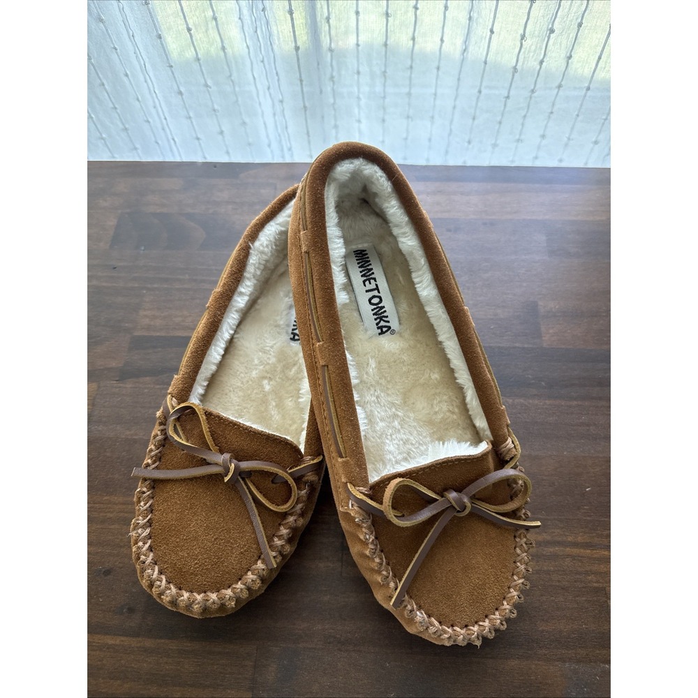 New Minnetonka Shoes Womens 7.5 Brown Suede Slip On Moccasins Flats Slipper